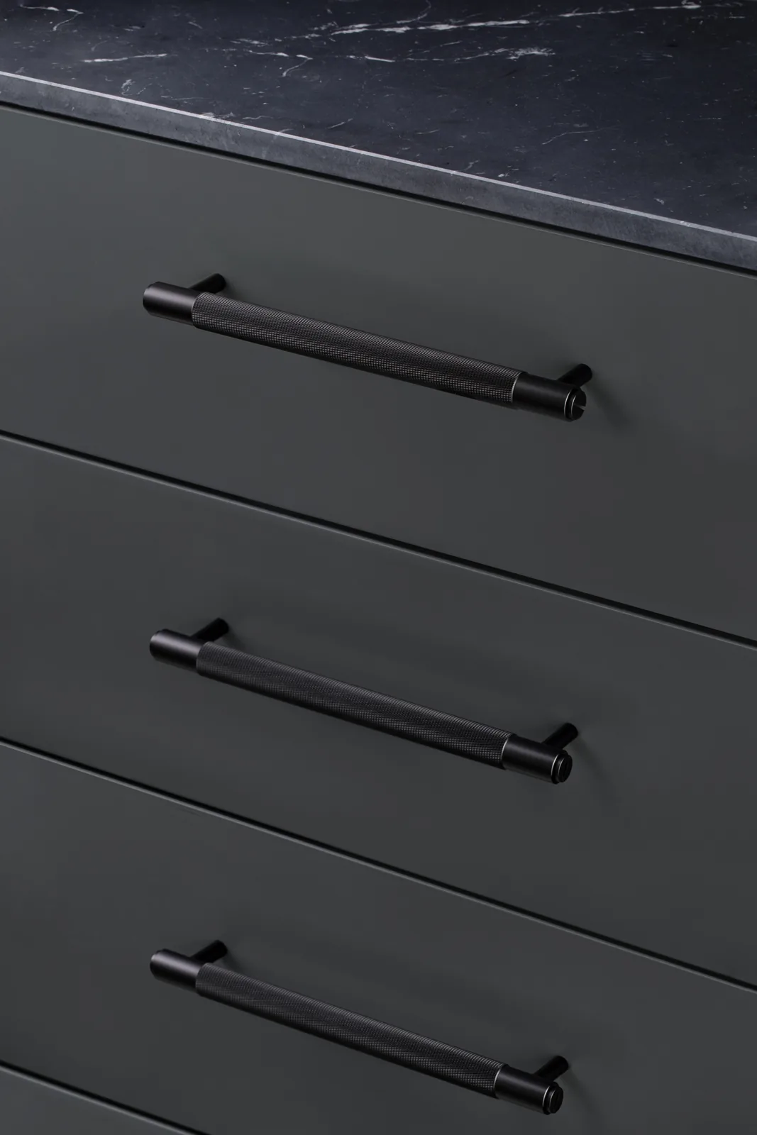 Pull bar, Cross, Medium, Black