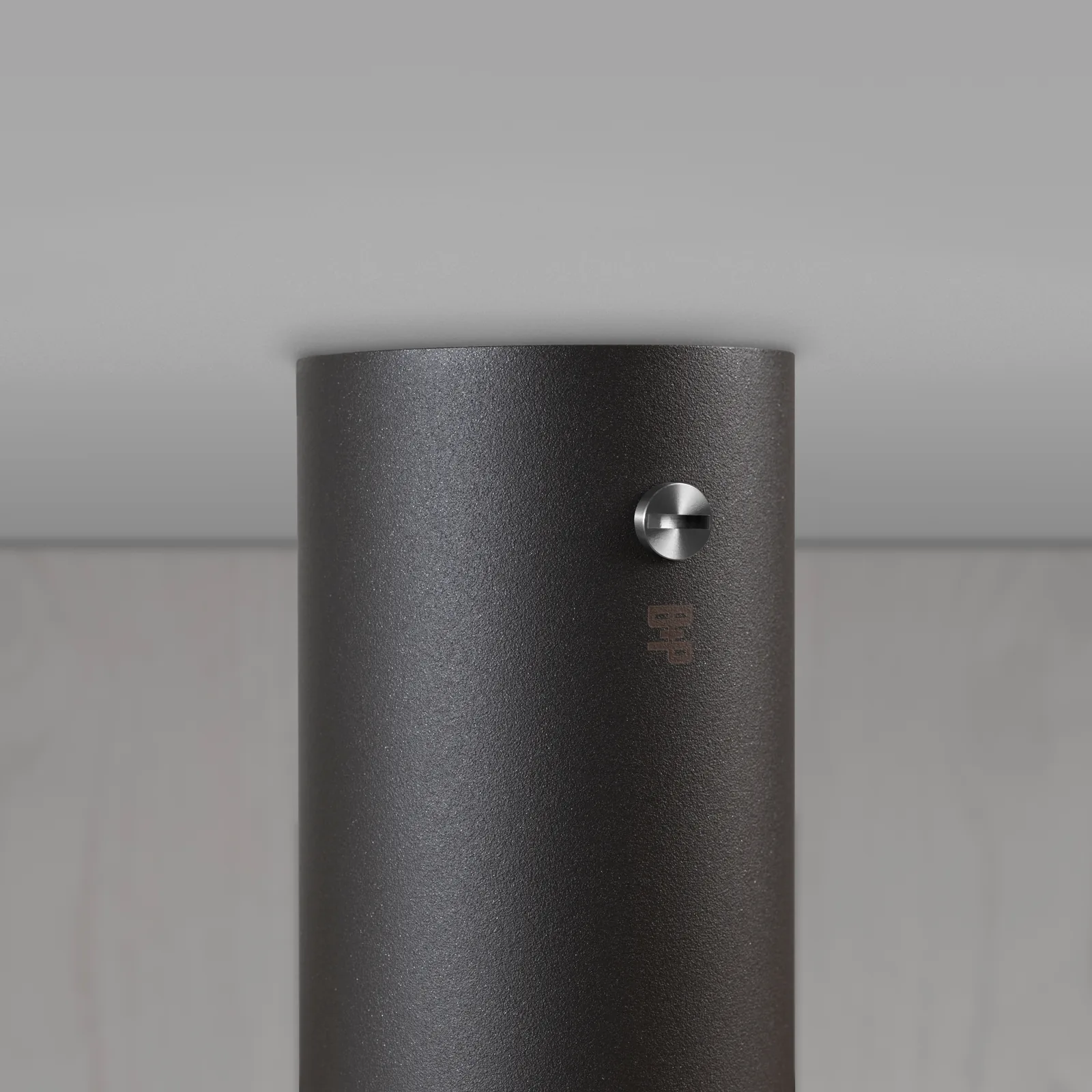 Exhaust surface, Cross, Graphite / Steel