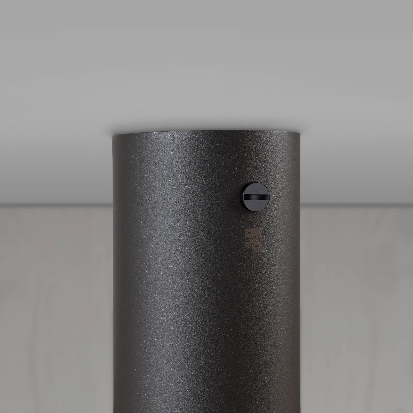 Exhaust surface, Cross, Graphite / Black