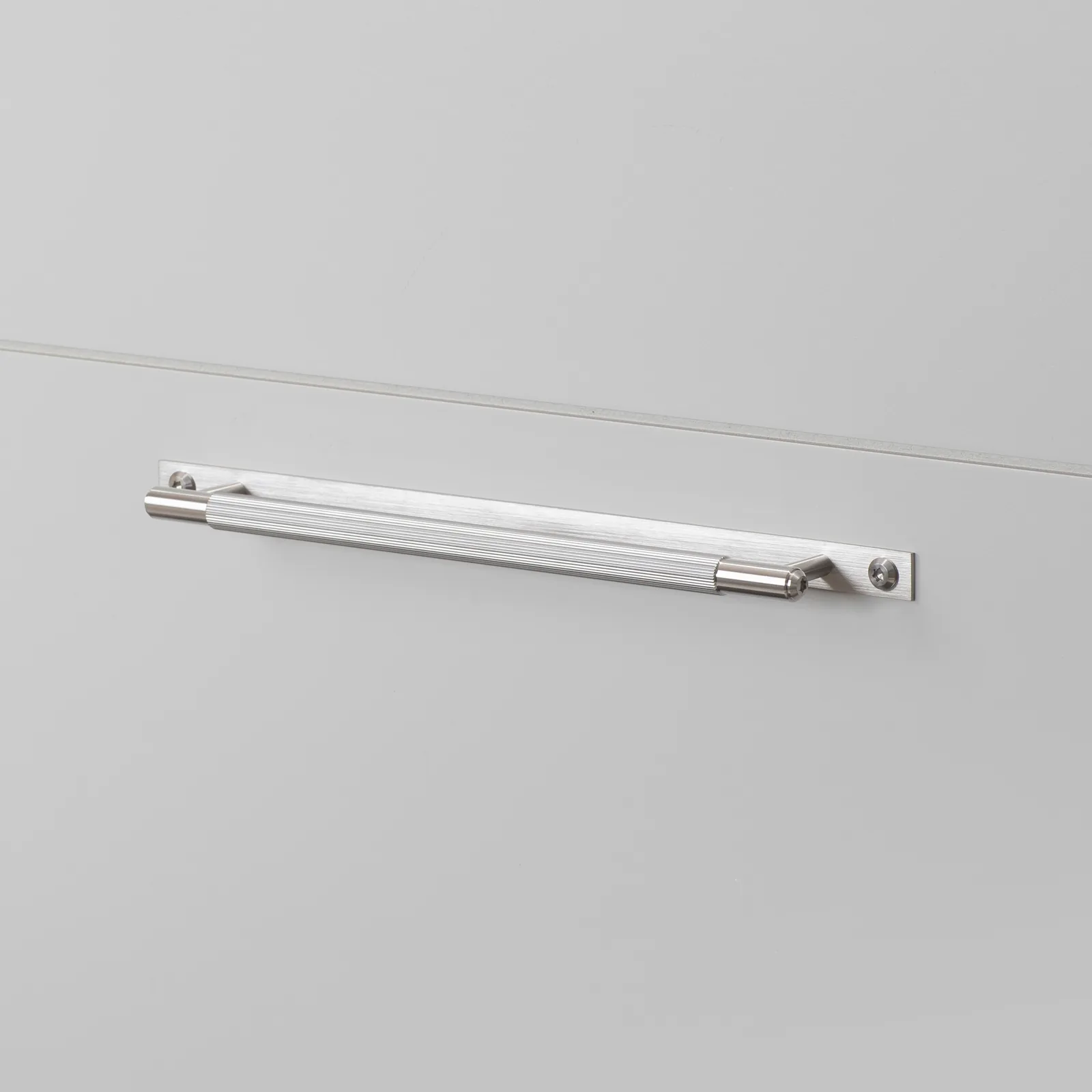 Pull bar, plate, Linear, Medium, Steel